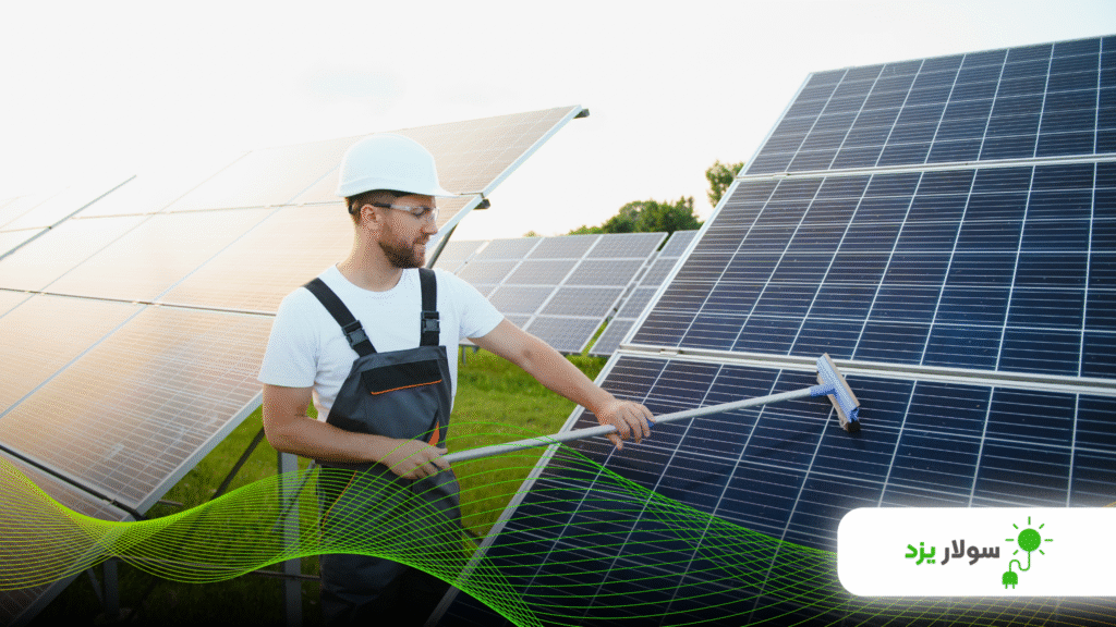 شستشوی پنل‌های خورشیدی